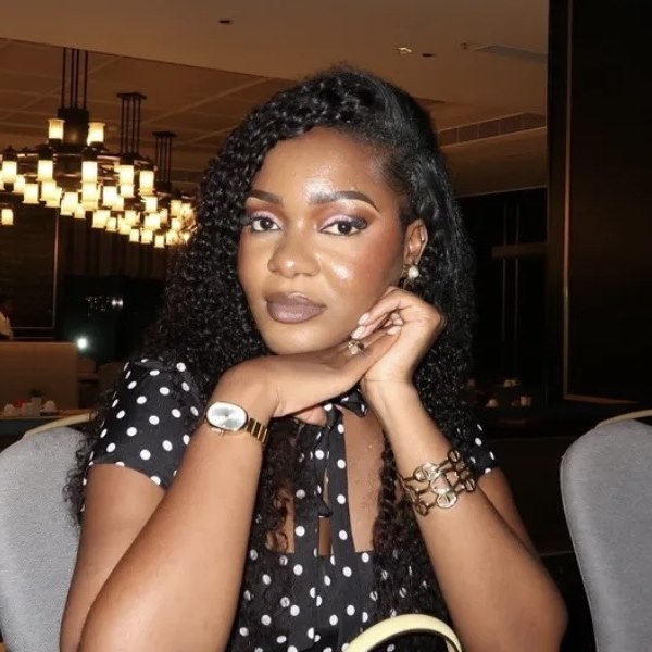 Portrait de Kerene Kaziteriko, Fondatrice et Directrice de Nails by KE